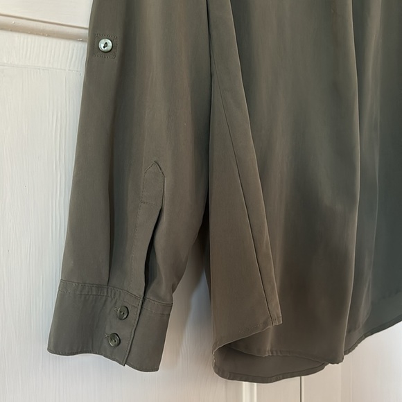Chico’s Size 2 Olive Solid Hidden Button‎ Down Utility Blouse Chicos Size Large - Picture 10 of 12